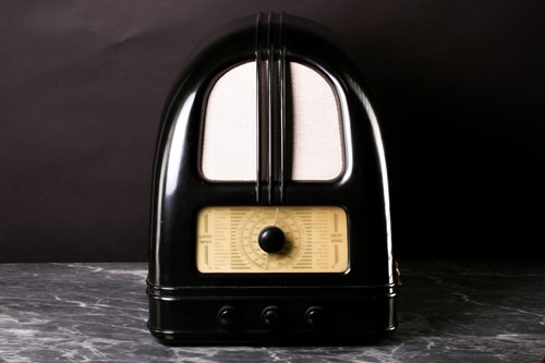 Lot 249 - A Philco model 333 'Peoples Set' vintage valve...