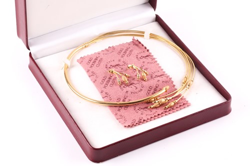Lot 405 - A collar necklace and earring suite The...
