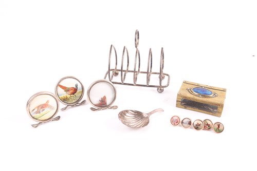 Lot 282 - A small group of collectable items, comprising:...