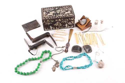 Lot 247 - A mixed collectors lot, to include a pair of...