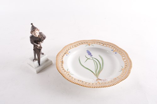 Lot 303 - A Royal Copenhagen Flora Danica plate 'Muscari...