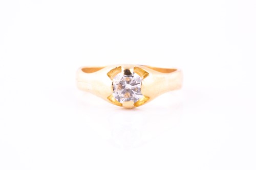 Lot 151 - A gentleman's solitaire diamond ring, the...