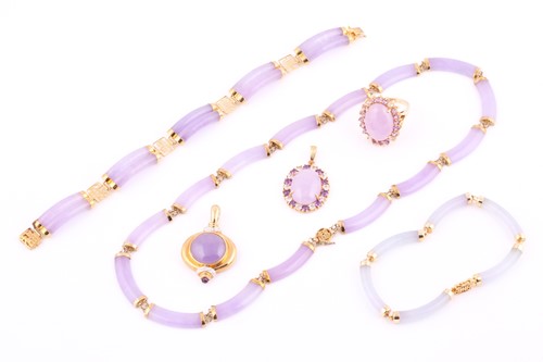 Lot 120 - Collection of jadeite jewellery, including a...