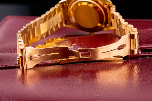 Lot 552 - A 36mm Rolex Day-Date in 18ct yellow gold with...