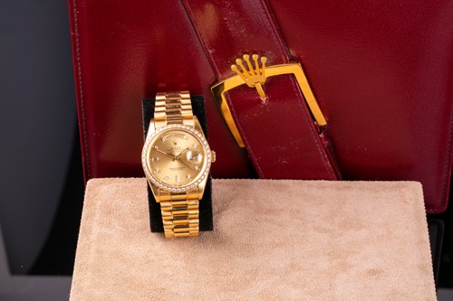 Lot 552 - A 36mm Rolex Day-Date in 18ct yellow gold with...