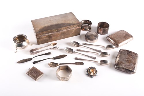 Lot 352 - An early 20th-century silver cigarette box,...