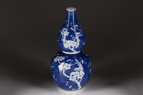Lot 178 - A Chinese Huluping (double gourd) blue and...