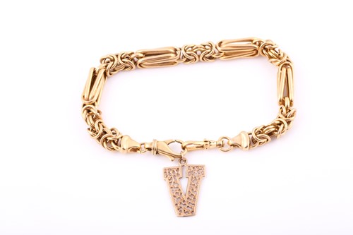 Lot 223 - An 8.5 inch Byzantine link 9ct yellow metal...