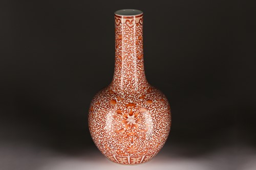Lot 91 - A Chinese tianquiping vase, painted with lotus...