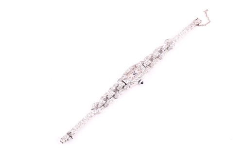 Lot 200 - A Ladies Art Deco diamond and platinum...