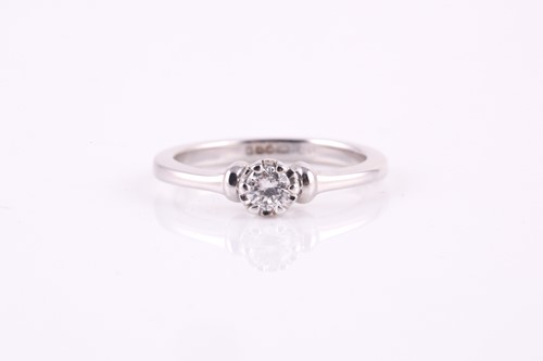 Lot 124 - A single stone diamond ring, the round...