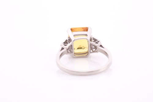 Lot 16 - A yellow sapphire and diamond ring, the...
