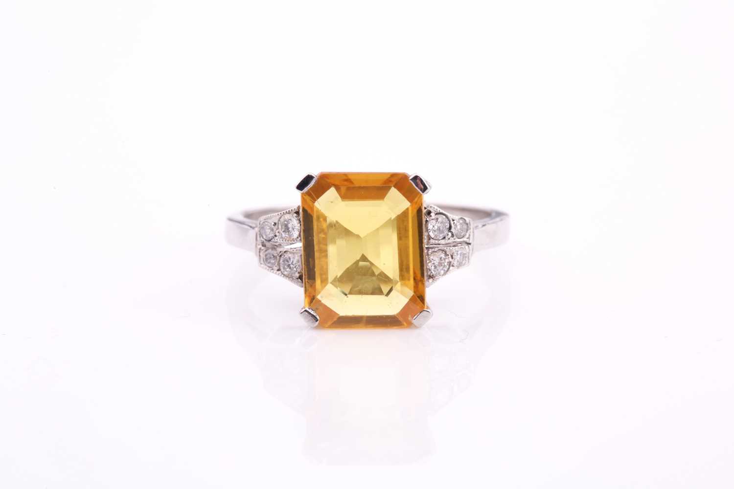 Lot 16 - A yellow sapphire and diamond ring, the...
