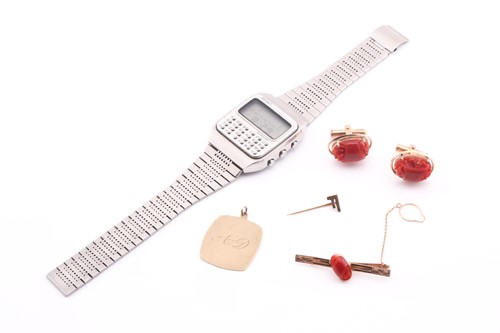 Lot 69 - A pair of red coral cufflinks, to yellow...