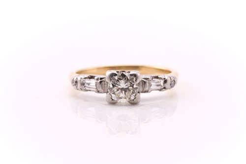 Lot 798 - An Art Deco single stone diamond ring, the...