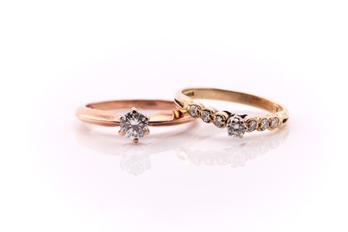 Lot 147 - A single stone diamond ring; the round...