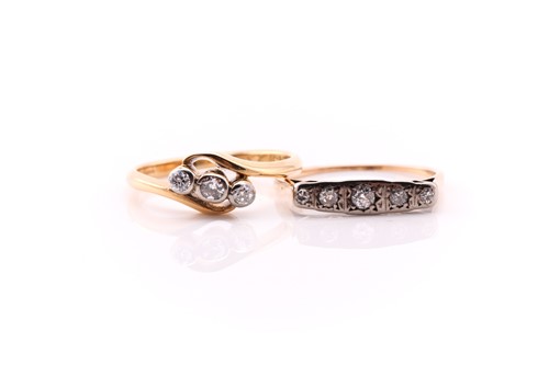 Lot 28 - An early 20th century three stone diamond...