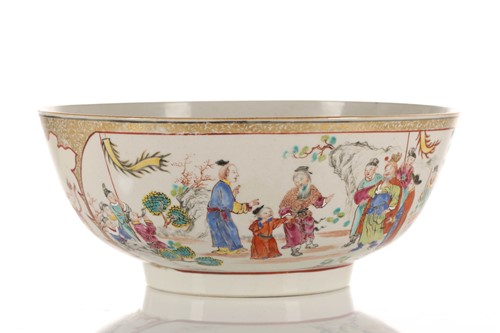Lot 212 - A Chinese famille rose bowl, Qing, late 18th...