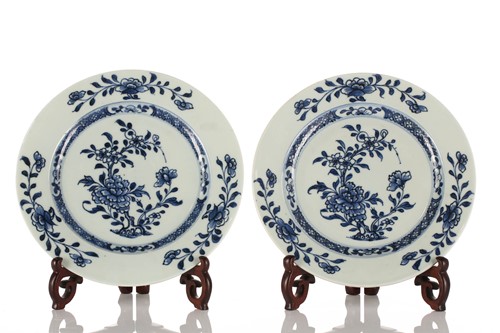 Lot 132 - A pair of Chinese blue & white Nanking...