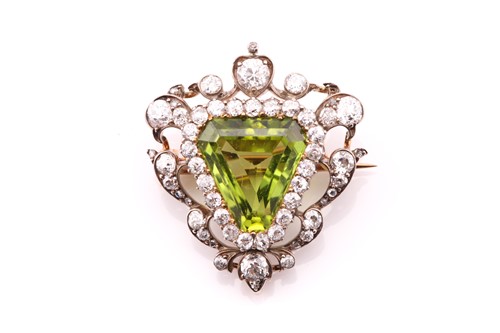 Lot 26 - A Victorian peridot and diamond triangular...