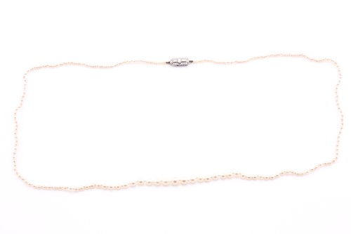 Lot 39 - A single row pearl necklace, the light cream...