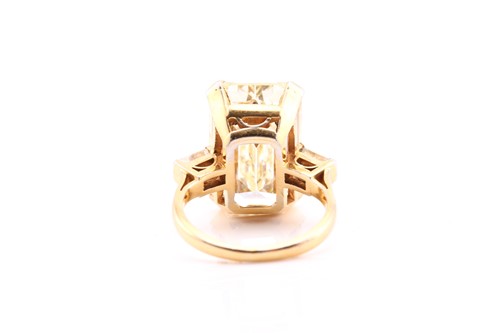 Lot 71 - A rare 11.03ct diamond three-stone Kutchinsky...