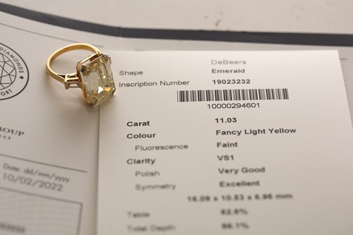 Lot 71 - A rare 11.03ct diamond three-stone Kutchinsky...