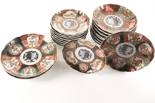 Lot 125 - A collection of Japanese Imari pattern plates,...