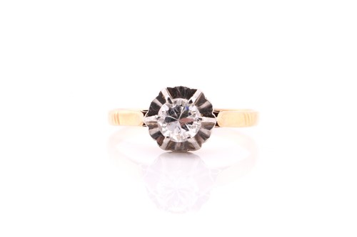 Lot 391 - A single stone diamond ring, the round...