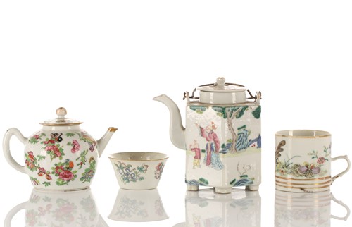 Lot 143 - A Chinese famille rose teapot, Qing, late 19th...