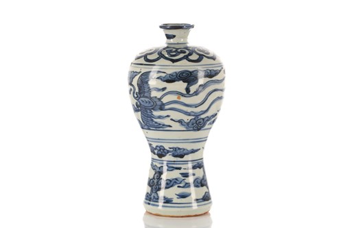 Lot 144 - A Chinese Ming style meiping porcelain vase,...