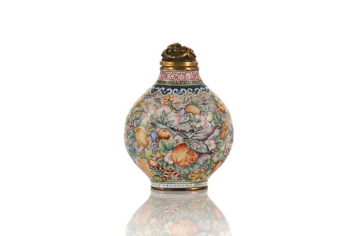 Lot 185 - A fine Chinese enamel snuff bottle, the gilt...