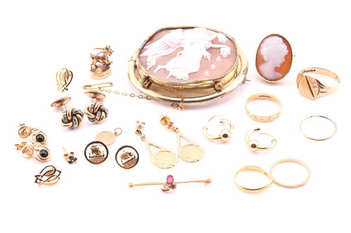 Lot 148 - A 9carat gold gentleman’s signet ring, ring...