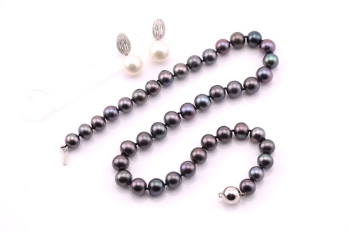 Lot 77 - Single row Tahitian grey cultured pearl...