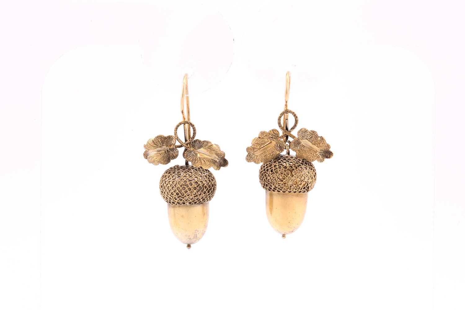 Lot 104 - A pair of Victorian 15ct yellow gold drop...