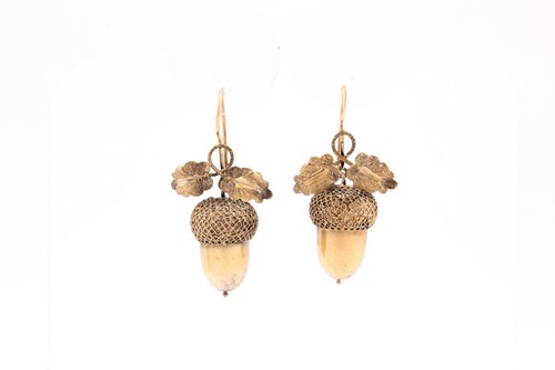 Lot 104 - A pair of Victorian 15ct yellow gold drop...