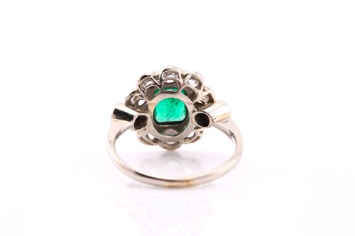 Lot 447 - An Edwardian emerald and diamond cluster ring;...