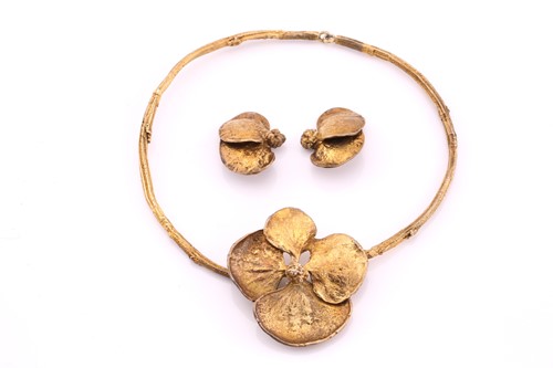 Lot 45 - A Zolotas vermeil necklace and ear clips,...