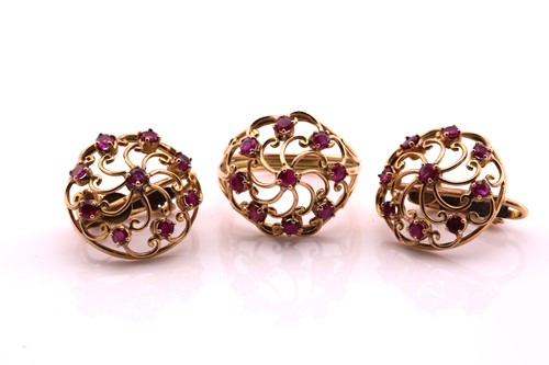 Lot 12 - A rose coloured yellow metal and ruby ring...