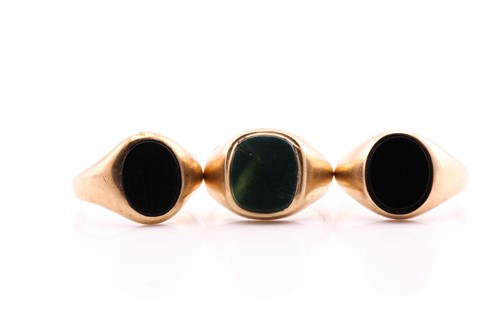 Lot 285 - A lot consisting of three 9ct gold stone set...