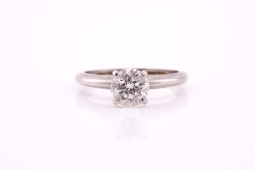 Lot 22 - A solitaire diamond ring, the round brilliant...