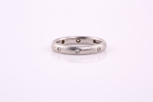 Lot 419 - A platinum and diamond ring, with eight round...