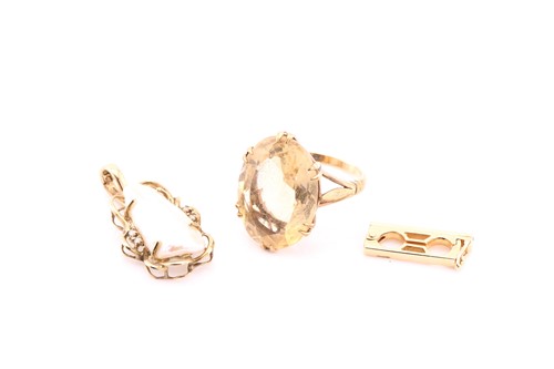 Lot 115 - A citrine ring, to yellow precious metal mount,...
