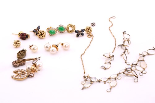 Lot 363 - A small collection of jewellery, to include...