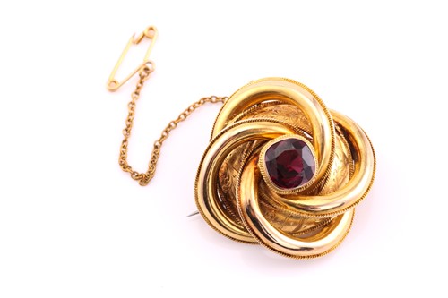 Lot 72 - Victorian yellow knotwork design brooch,...