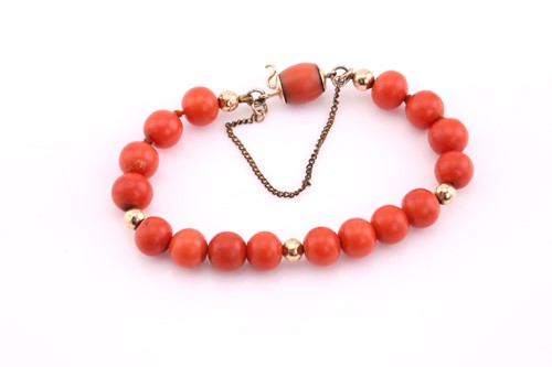 Lot 134 - Red coral bead bracelet, averaging 8.5mm...