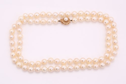 Lot 394 - A single row of cultured pearls; of uniform...