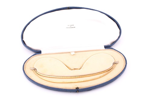 Lot 252 - A Biggs of Maidenhead 18ct yellow gold...