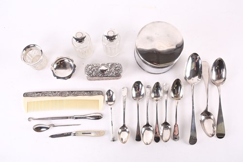 Lot 527 - A mixed collection of silver and white metal...