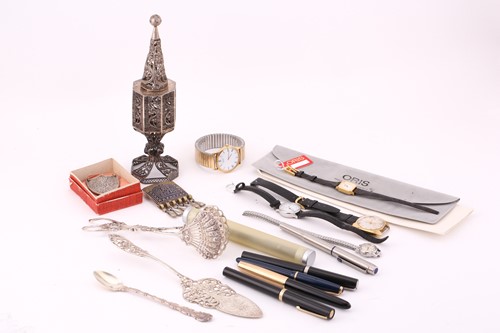 Lot 523 - A lot of multiple items including a 19th...